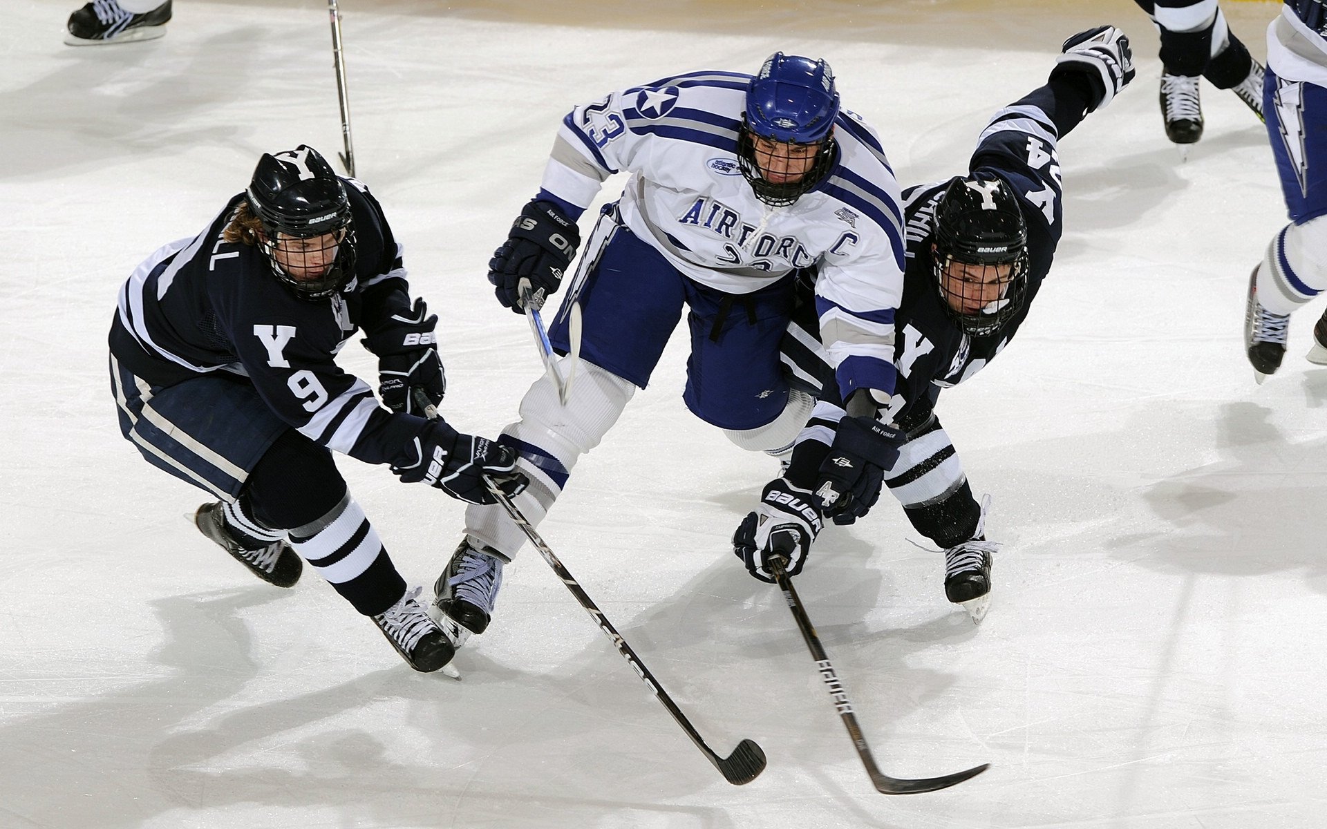 Leyu Sport下载-德甲球队集成AI视频分析系统定位中后场传接失误规律，德甲互相传球