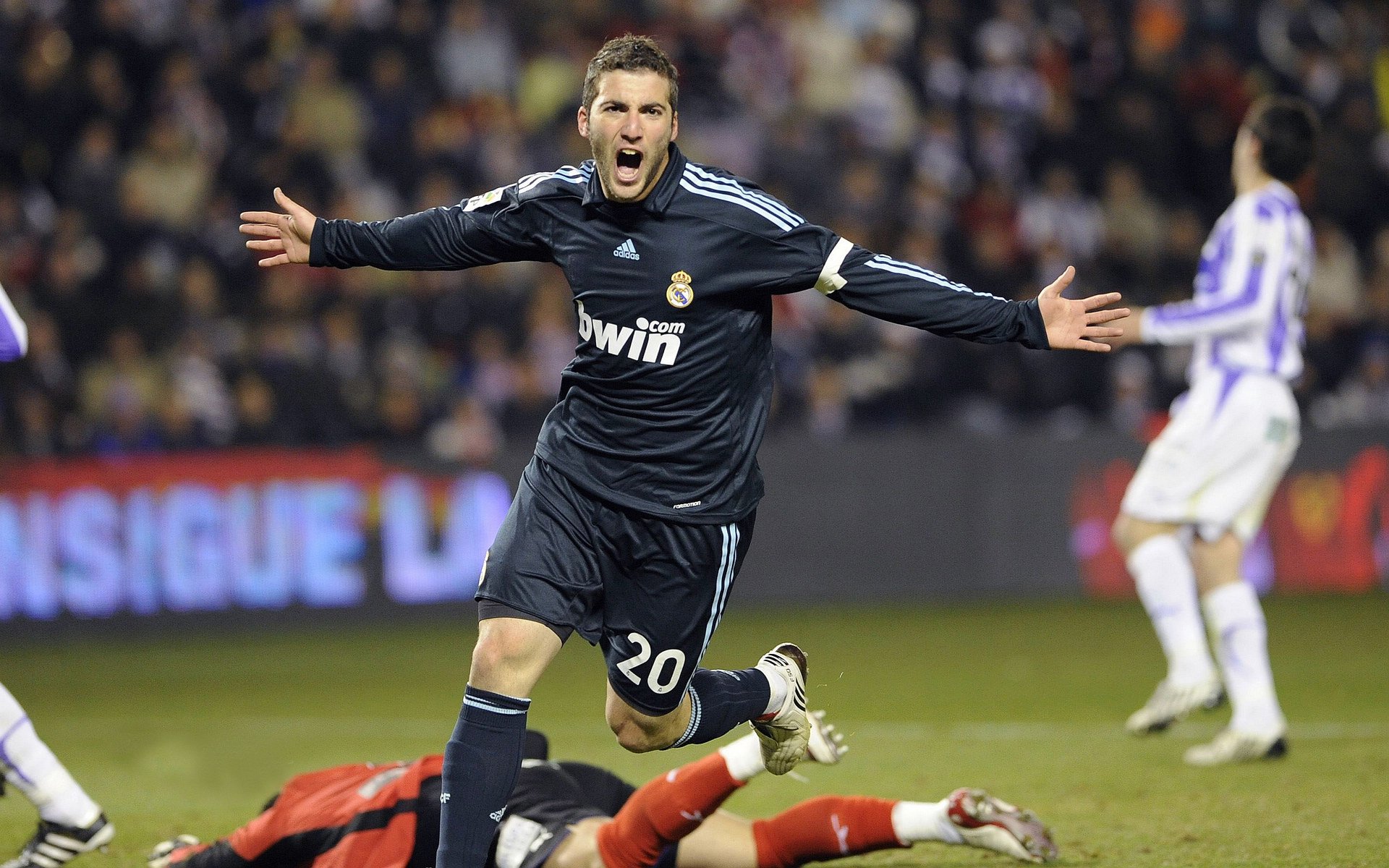 比赛中高温湿度触碰30℃，尤文体能崩溃状态显著，尤文比赛集锦