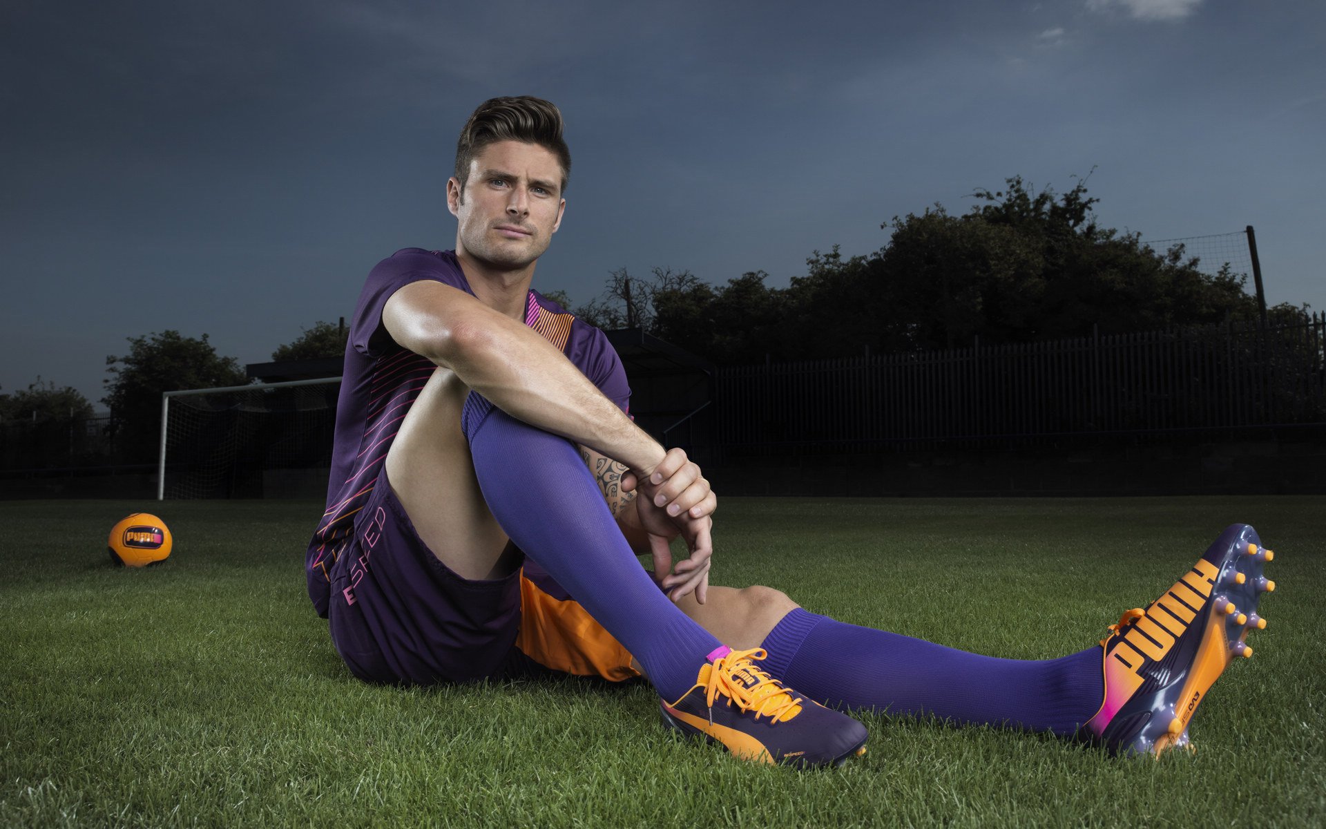 法兰克福三后卫体系发挥稳定防守出色，法兰克福队长是谁